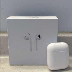 Apple White Wireless Earbuds